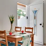 Apartman Oroklini Star 200metres From The Sandy *