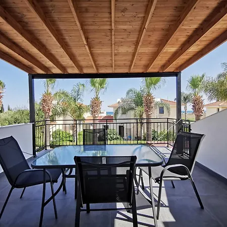 Oroklini Star 200Metres From The Sandy Beach شقة *