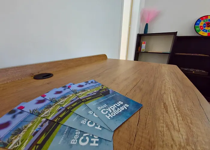 Oroklini Star 200metres From The Sandy Апартаменти Ларнака