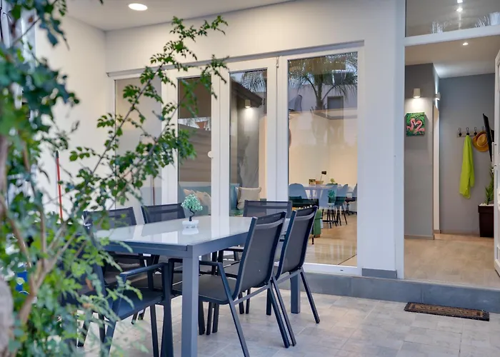 Oroklini Star 200metres From The Sandy Appartement