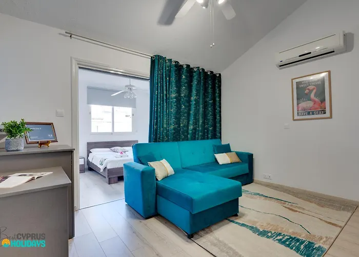 Oroklini Star 200metres From The Sandy Appartement