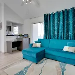 Апартаменти Oroklini Star 200metres From The Sandy Ларнака