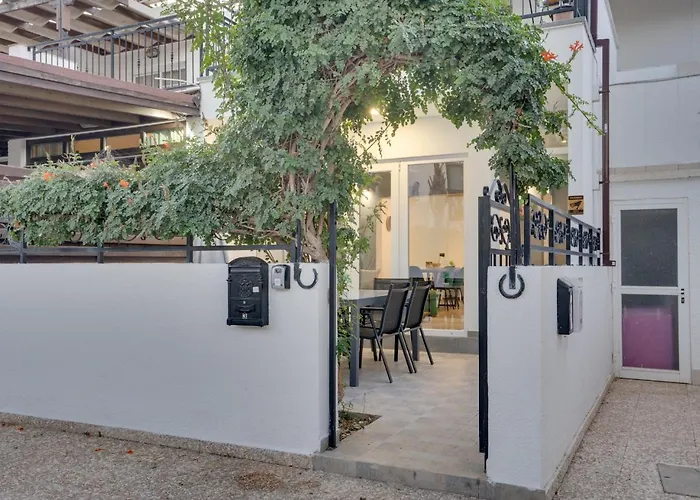 Oroklini Star 200metres From The Sandy Apartment *