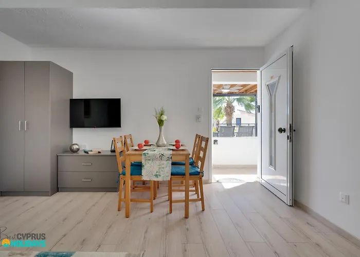 Apartment Oroklini Star 200metres From The Sandy